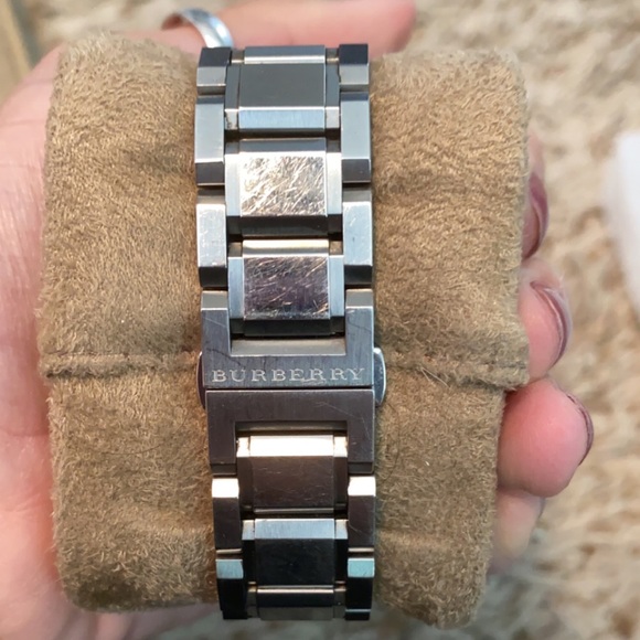 Beautiful Authentic Burberry Watch - Picture 6 of 7